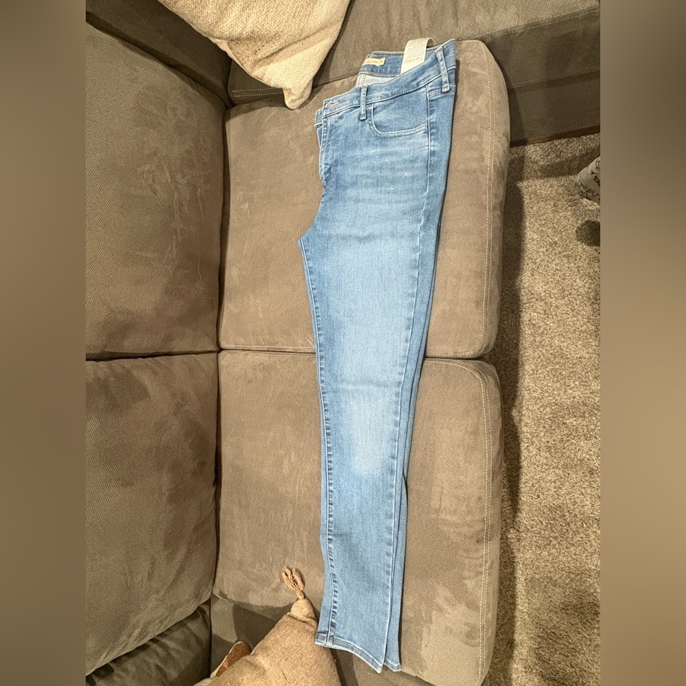 Levis 720 High Rise Super Skinny Women's Light Blue Skinny Jeans